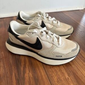 Women’s Nike shoes